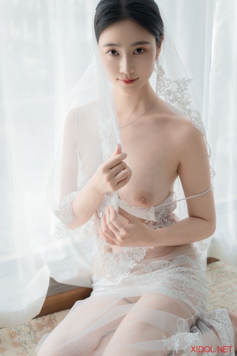 [Cosplay] 年年Nnian – 夏日新娘
