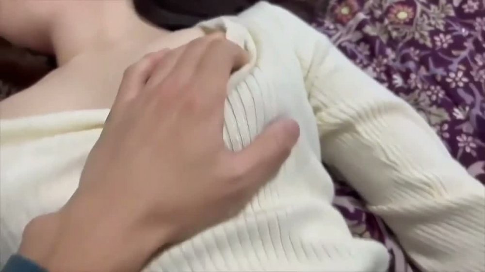 我給嫂子一些春藥，吃完後她竟然是個蕩婦，躺在床上任我擺布，讓她高潮了好幾次，沒有浮水印版本