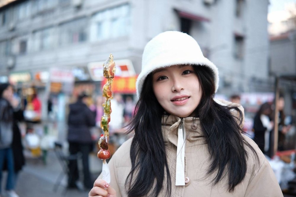 豐滿已婚女性，身材豐滿，露臉性愛自拍，纖細腰身，大白臀，強力工具（15V）[MP4/989MB]