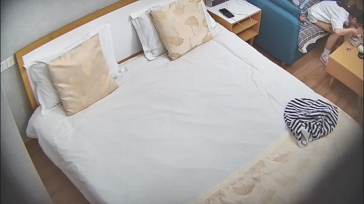 6-24酒店偷拍 小美女跟男友開房 操著沒有舒服反而還一臉痛苦