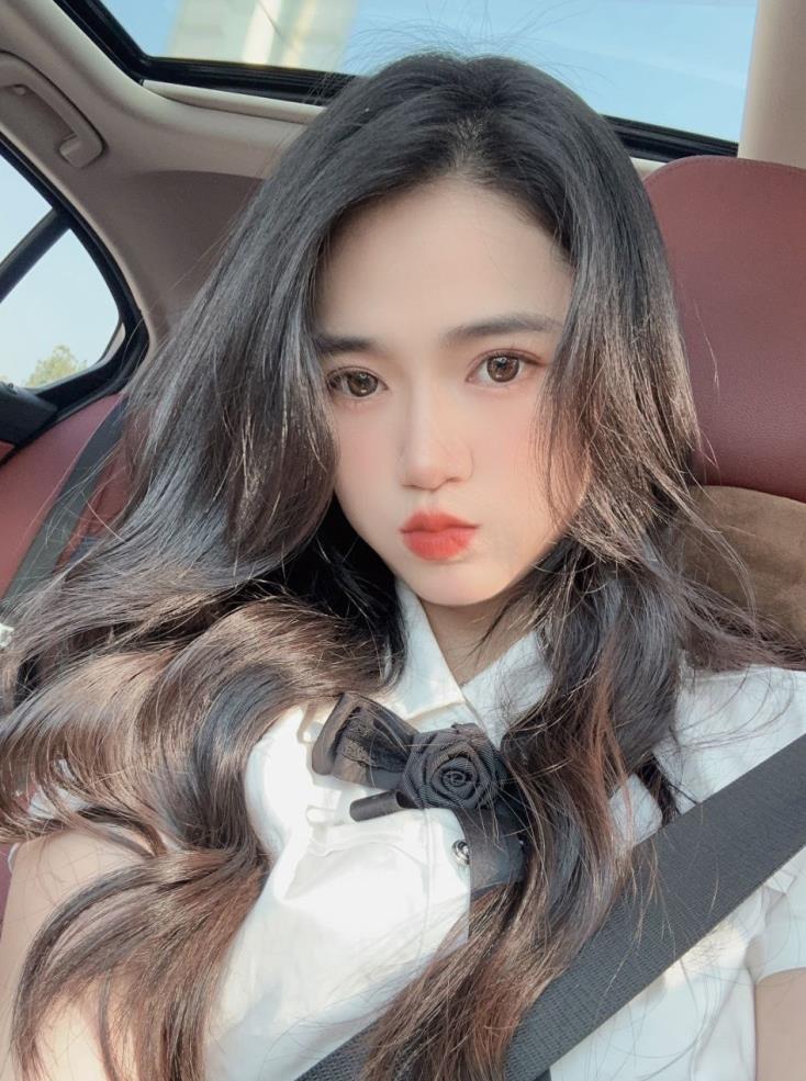 【原檔洩密】雲南高顏值反差少婦外表清純乖巧 床上極其的騷被按在床上狂操視覺衝擊直接爆棚（16V）
