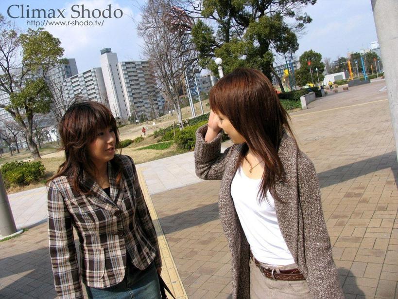 Girls - Sara （さら） & Hina （ひな） - ショップ店員[30P]