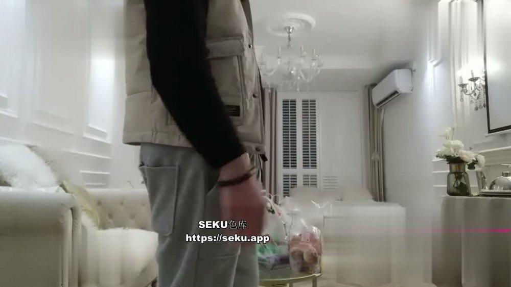 真實換妻激情4P 開房先喝酒玩遊戲 玩嗨了開始操 白皙少婦被操的直呼老公救命