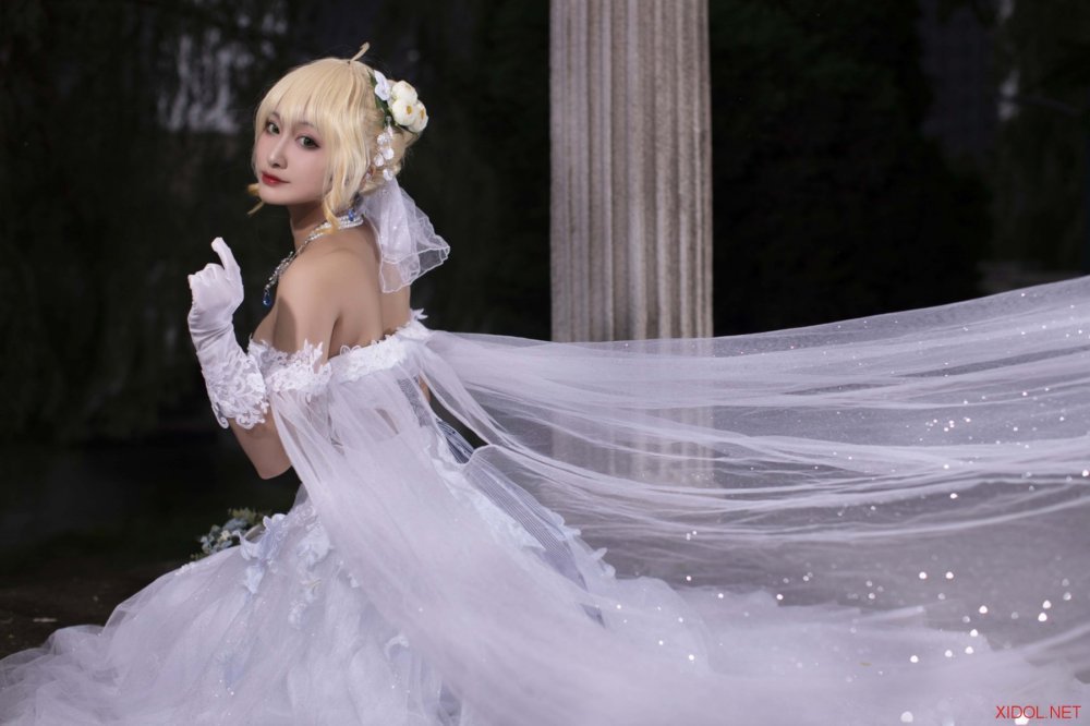 [Cosplay] 洛璃LoLiSAMA FGO 阿尔托莉雅 潘德拉贡 阿瓦隆庆典 [30P-299MB]