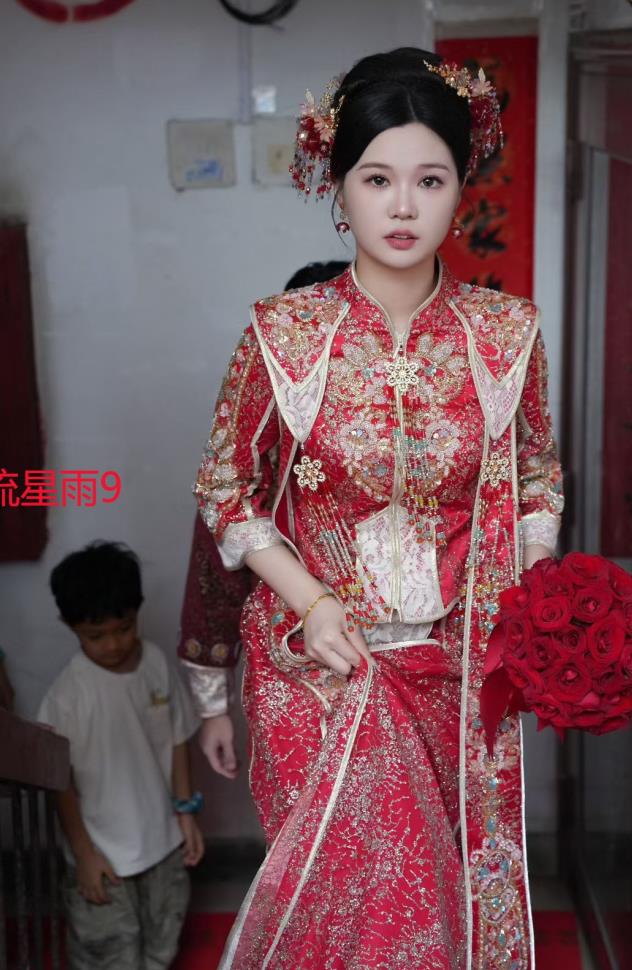 【原檔洩密】浙江新婚小少婦被完美調教 野外露出SM全解鎖 紅眼罩黑繩裝躺在新婚快樂紅床上手指反覆進出（44V）