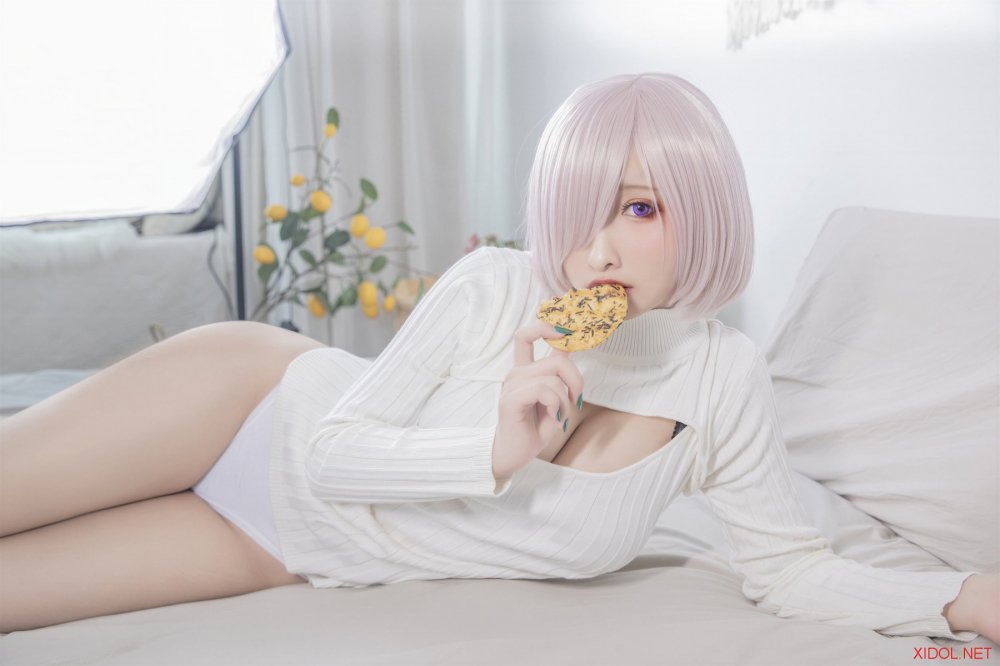 [Cosplay] 洛璃LoLiSAMA FGO 玛修 开胸毛衣 [25P-100MB]