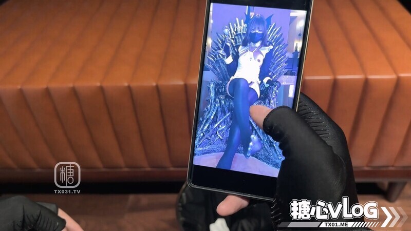 【蘿莉少女】軟軟小芙 - 開檔黑絲修女上門伺候 白虎嫩逼緊致穴型 挺腰迎和肉棒爆插 射滿小穴翻白眼