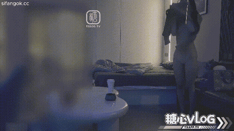 疑似推特網紅素顏做愛愉拍爆光 不一定是，好像就一個金鐲子能對得上，在窮人面前高高在上的女神 在金主面前有多主動