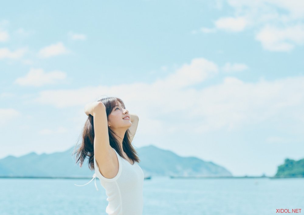 [Photobook] 斉藤里奈1st写真集 色彩