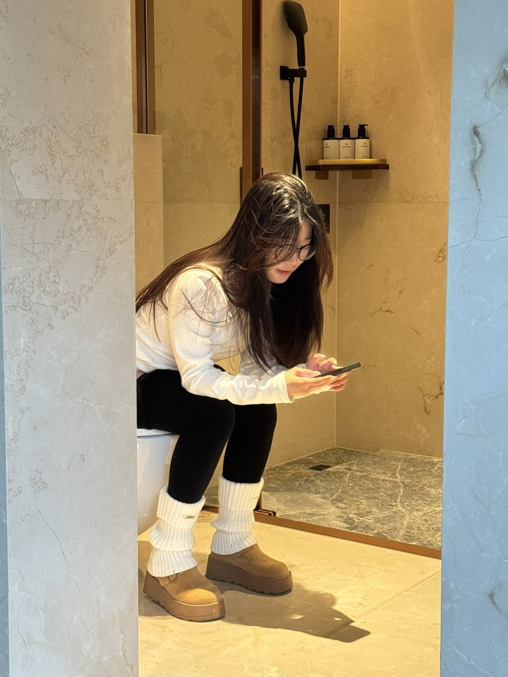 ❤️ 美豔少婦感的大學生【對毛衣過敏】，清純女友的粉嫩乳頭，出租車公園露出，揉奶刺激，司機偷瞄了