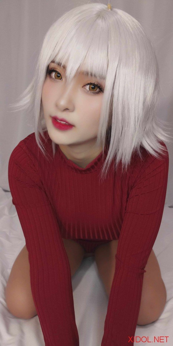 [Cosplay] 洛璃LoLiSAMA 黑贞德 红色毛衣 [100P-1GB]