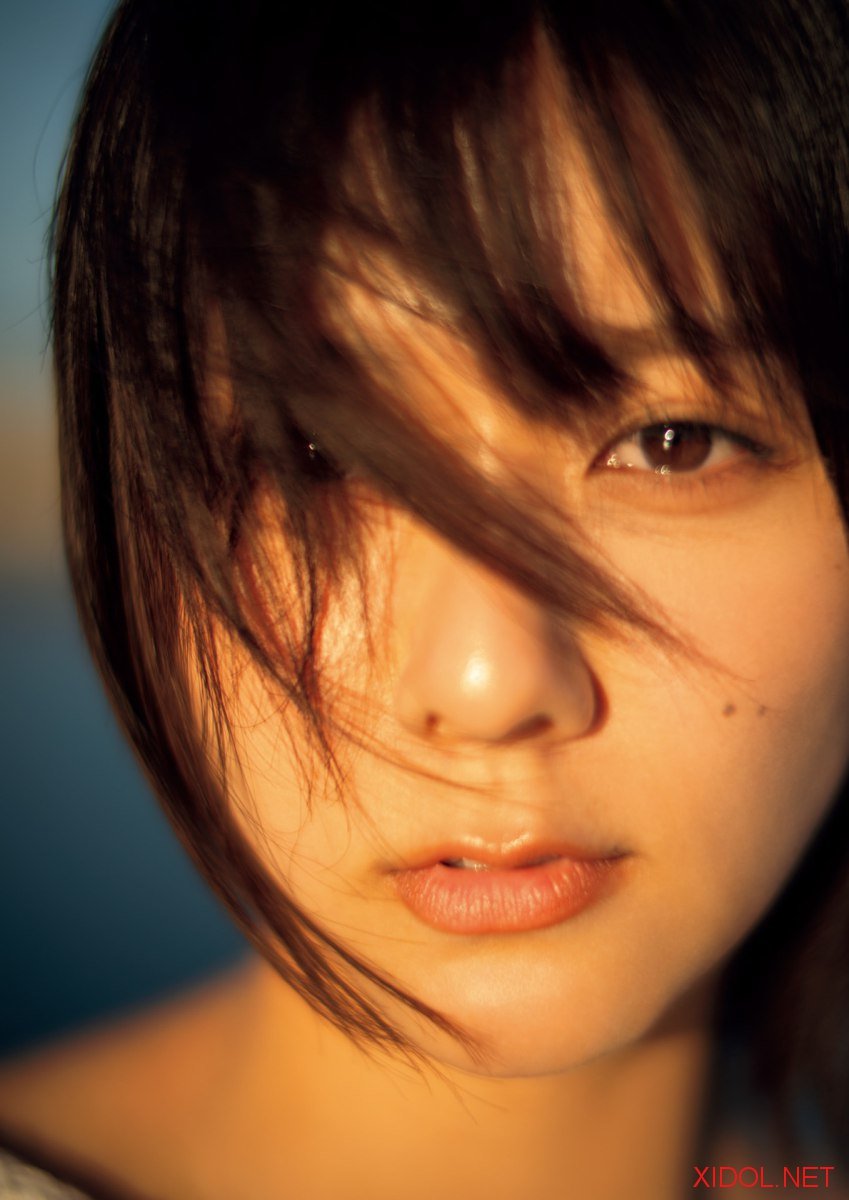 [Photobook] 清水麻璃亜 1st写真集 あしたも隣に【電子特別版】