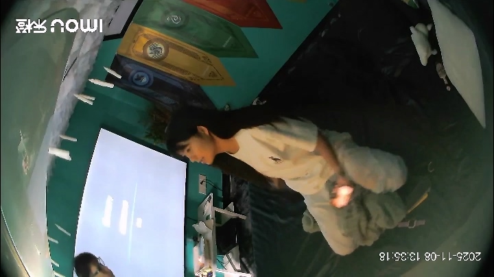 11-8流出樂橙酒店卡通主題房偷拍小白襪妹子被學渣用肉棒多次插無毛穴