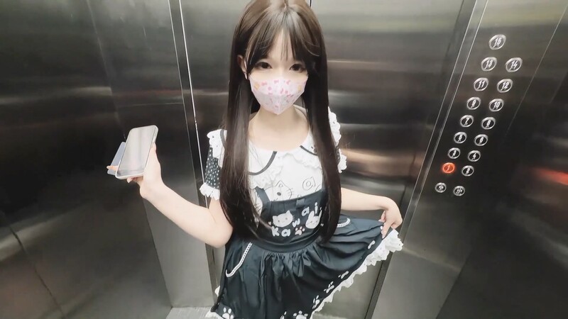 戶外真空露出放尿調教甜妹少女 龜頭被小嘴舔的真爽 後入淫叫好深好爽爸爸反差小騷貨[MP4/1.47G]