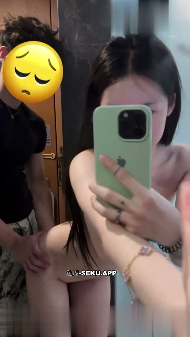 抖音網紅 雞腿弟弟 黃皮體育生被曝線下操粉 女粉千里送逼鏡頭前狂插 邊操邊為轉轉瘋狂打call