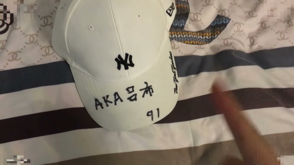 良家約炮大神，aka呂布，20歲小蘿莉，平面模特，嬌嗔地享受久違的性愛，半露臉，顏值極高！