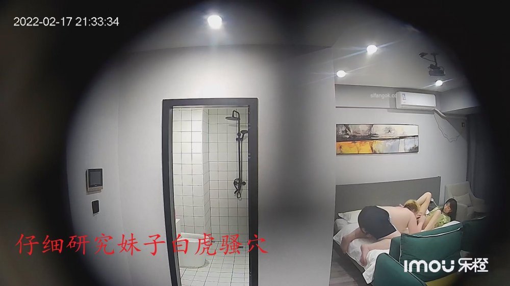2-17流出樂橙酒店偷拍極品白虎嫩妹與黃毛騷胖子的四日激情